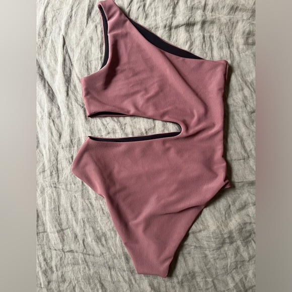 Beach Riot Celine Ribbed One-Piece - Picture 4 of 9